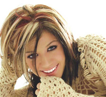A Study of Kelly Clarkson's Hairstyles 2010