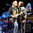 Neil Young y Paul McCartney comparten escenario