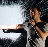 Måns Zelmerlöw gana Eurovision 2015 para Suecia con 'Heroes'