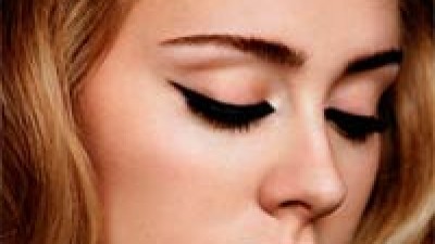 Adele sigue número 1 en discos en Reino Unido con '25