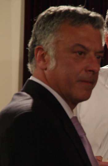 Adolfo Fernández Bienvenido a Farewell-Gutmann