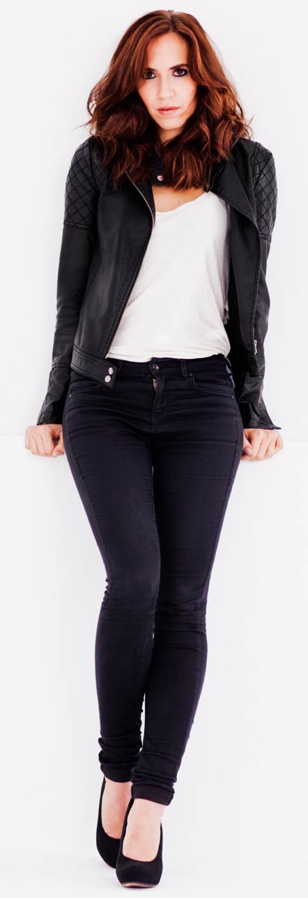 Aina Clotet Rastros de sándalo Posado promo