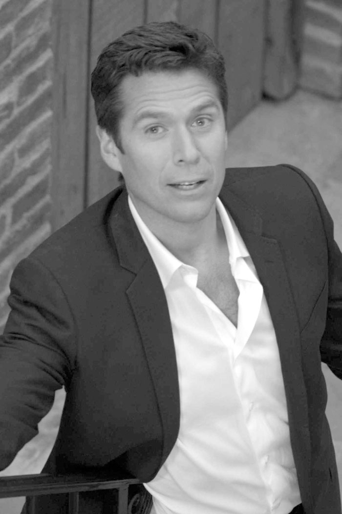 Alexis Denisof Mucho ruido y pocas nueces