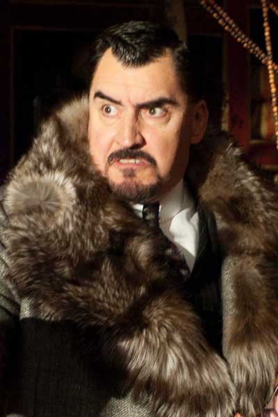 Alfred Molina El aprendiz de brujo