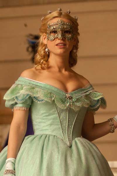 Alice Eve El enigma del cuervo