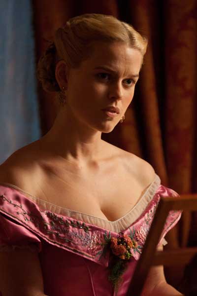 Alice Eve El enigma del cuervo