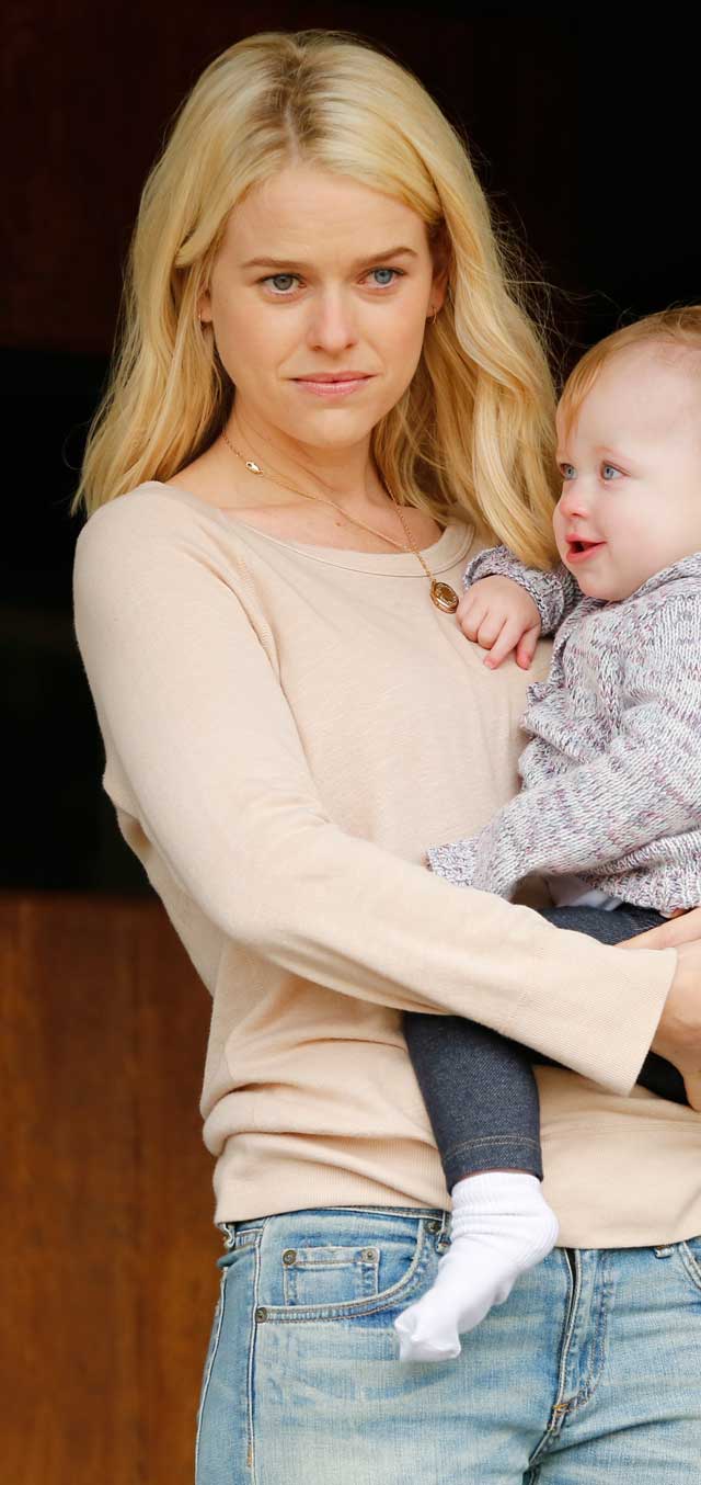 Alice Eve Larga vida y prosperidad