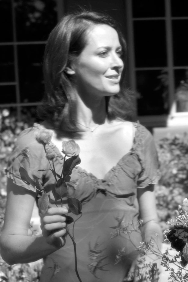 Amy Acker Mucho ruido y pocas nueces