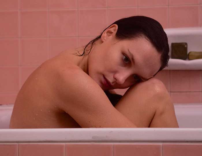 Ana Girardot Tan cerca, tan lejos