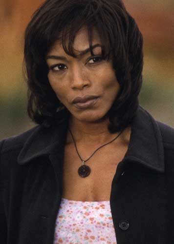 Angela Bassett La última puerta
