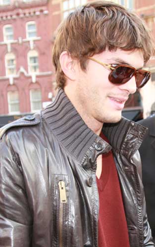 Ashton Kutcher Algo pasa en Las Vegas Premiere