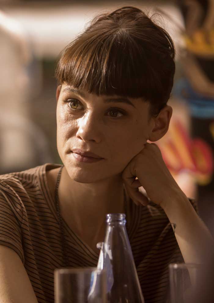 Astrid Berges-Frisbey Way down