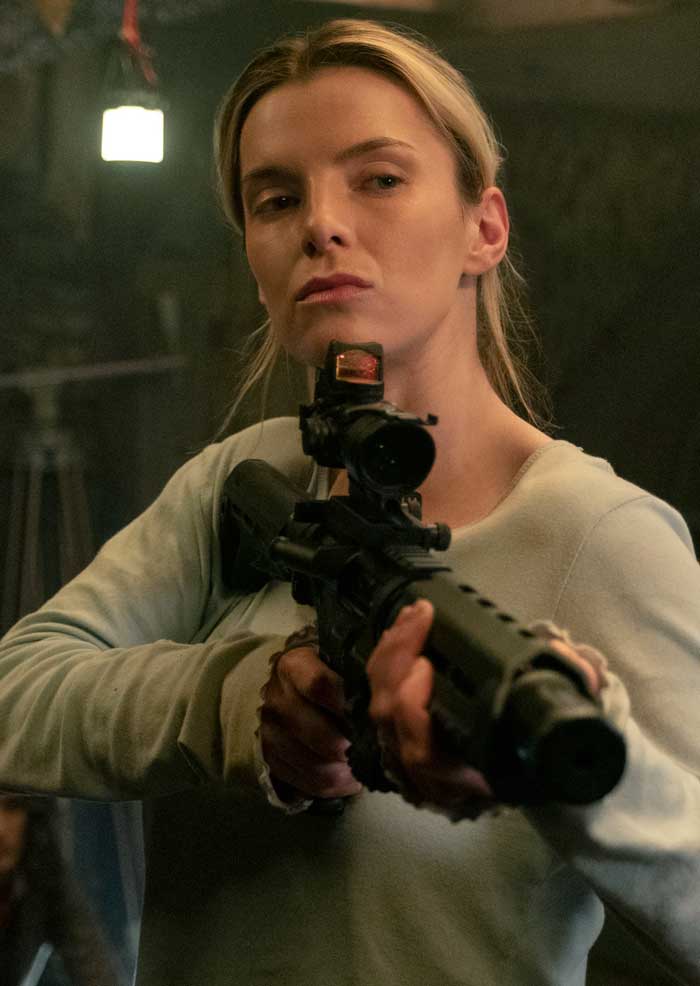 Betty Gilpin La caza