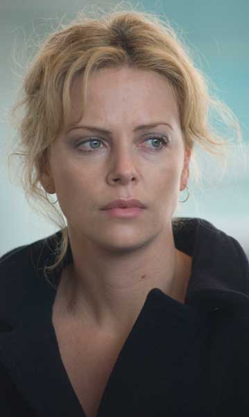 Charlize Theron Lejos de la tierra quemada