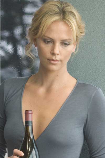 Charlize Theron Lejos de la tierra quemada