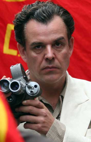 Danny Huston Fundido a negro