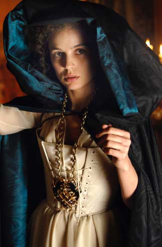 Elena Anaya Miguel y William