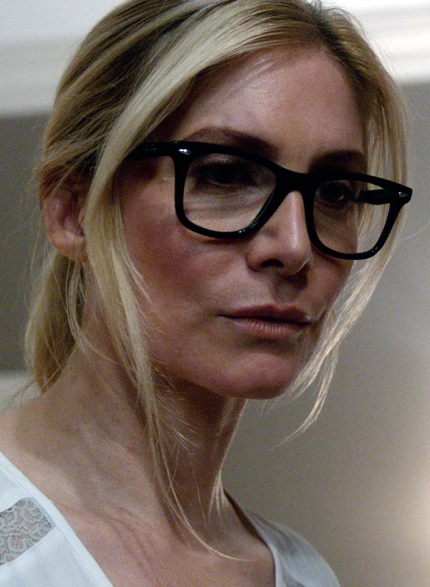 Elizabeth Mitchell Election: La noche de las bestias