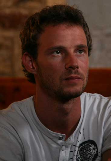 Eloy Azorín No me pidas que te bese porque te besaré