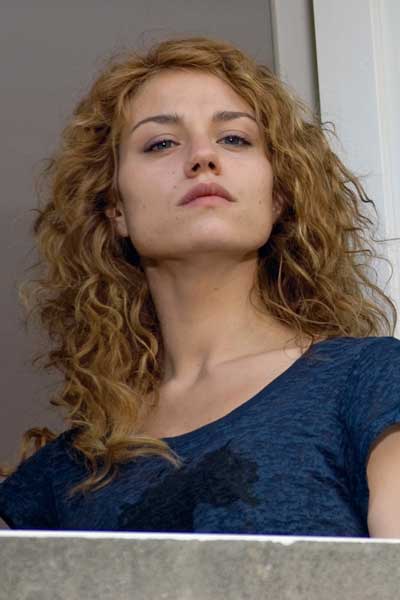 Émilie Dequenne La chica del tren