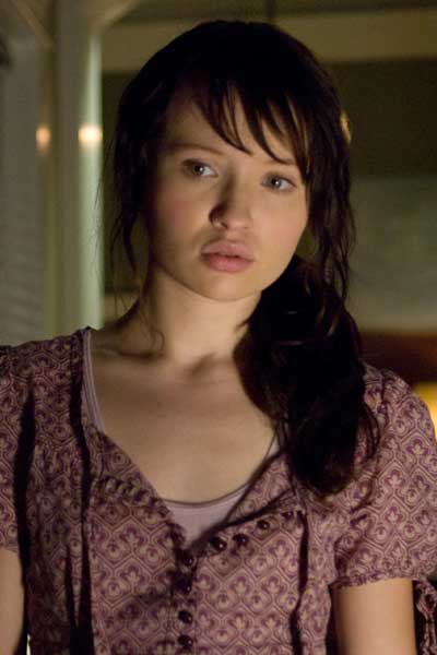 Emily Browning Presencias extrañas
