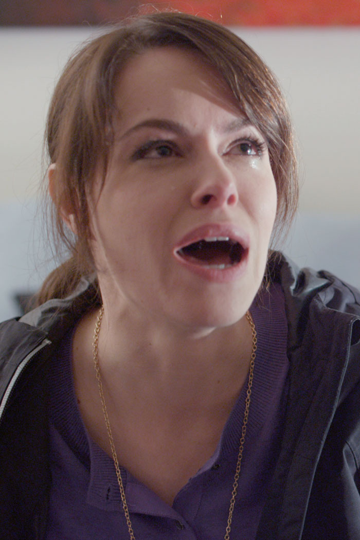 Emily Hampshire Retornados