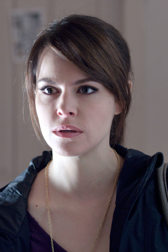 Emily Hampshire Retornados