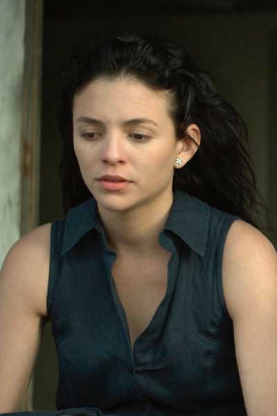 Gabriela Griffith Valeria descalza