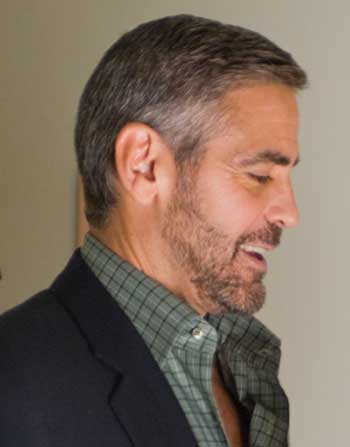 George Clooney Quemar después de leer