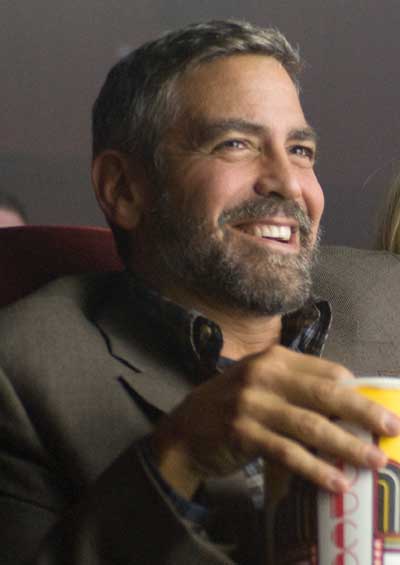 George Clooney Quemar después de leer