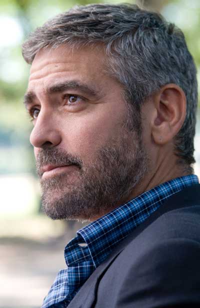 George Clooney Quemar después de leer