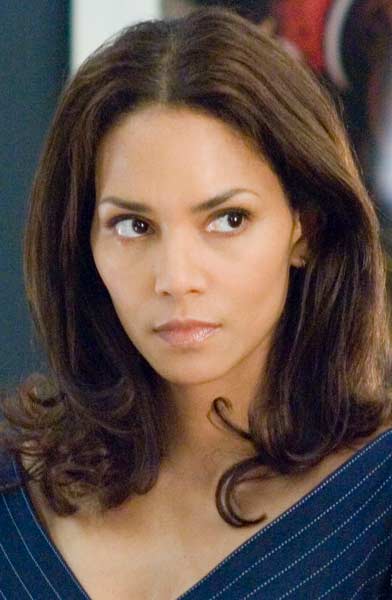 Halle Berry Seduciendo a un extraño