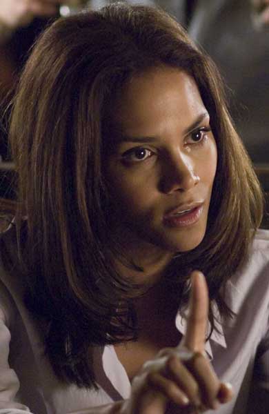 Halle Berry Seduciendo a un extraño