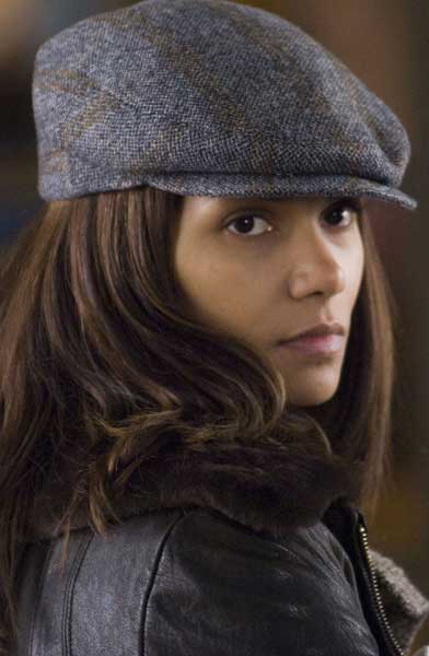 Halle Berry Seduciendo a un extraño