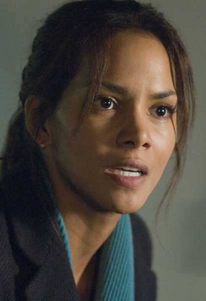 Halle Berry Seduciendo a un extraño