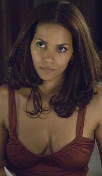 Halle Berry Seduciendo a un extraño
