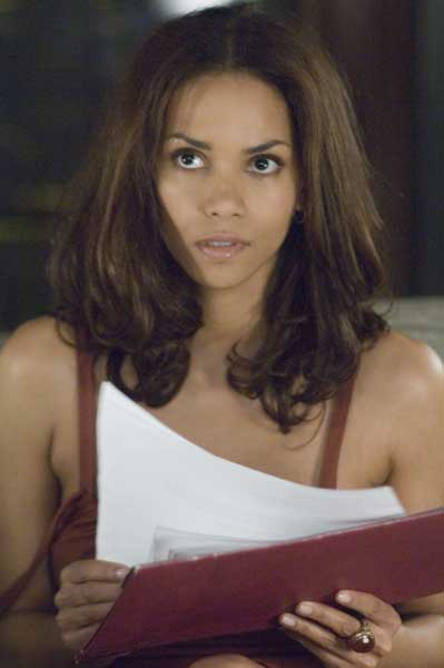 Halle Berry Seduciendo a un extraño