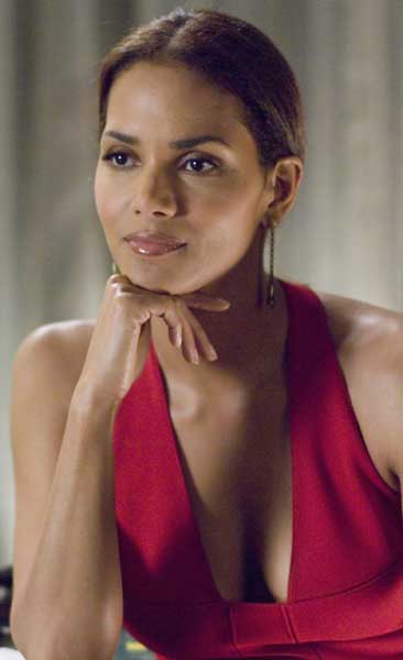 Halle Berry Seduciendo a un extraño