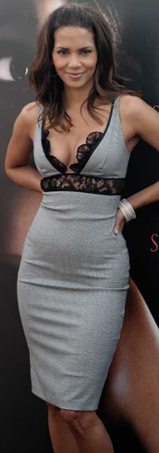 Halle Berry Seduciendo a un extraño Photocall en Madrid