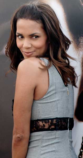 Halle Berry Seduciendo a un extraño Photocall en Madrid