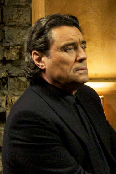 Ian McShane 44 inch chest