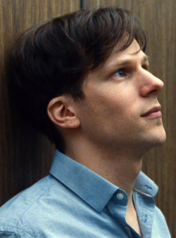 Jesse Eisenberg El amor es más fuerte que las bombas