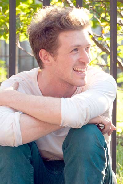 Joel Kinnaman Lola Versus