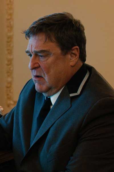 John Goodman Tan fuerte, tan cerca