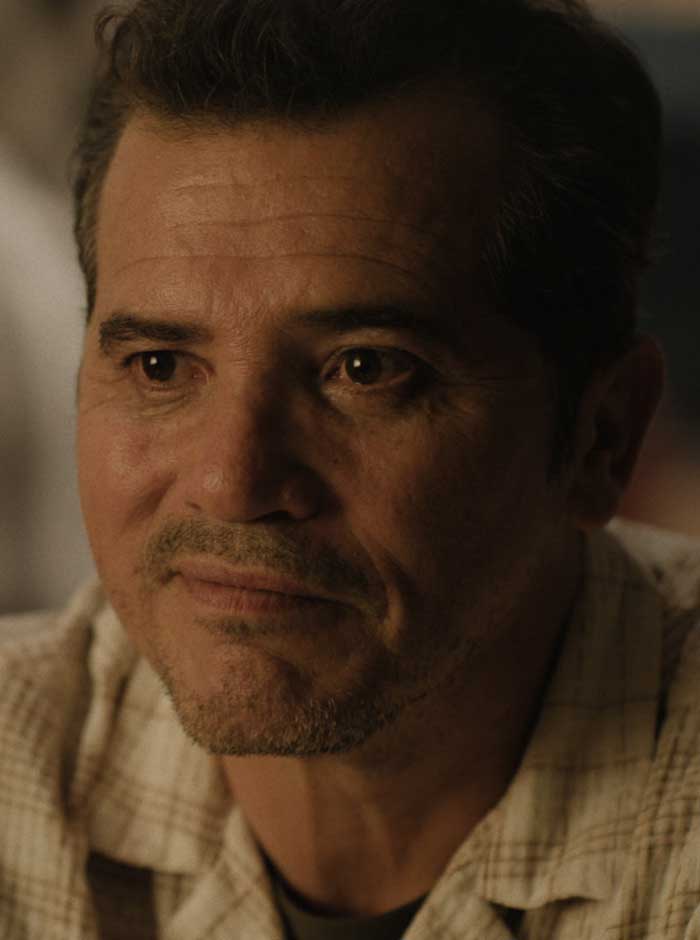 John Leguizamo Un "like" de Bob Trevino