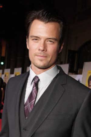 Josh Duhamel En la boda de mi hermana Premiere mundial en Los Ángeles