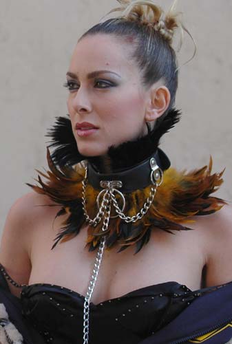 Kira Miró Isi & Disi, Alto voltaje