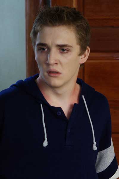 Kyle Gallner Exorcismo en Connecticut