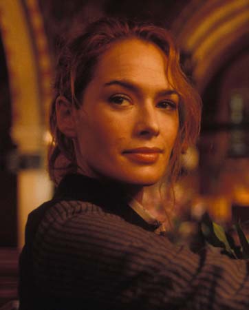 Lena Headey Rosas rojas