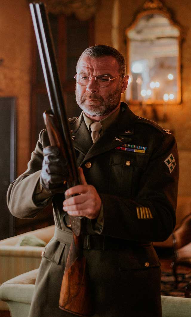 Liev Schreiber Al otro lado del río y entre los árboles